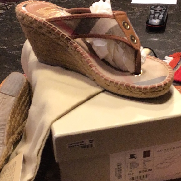 Burberry London wedge sandal. - Picture 5 of 8